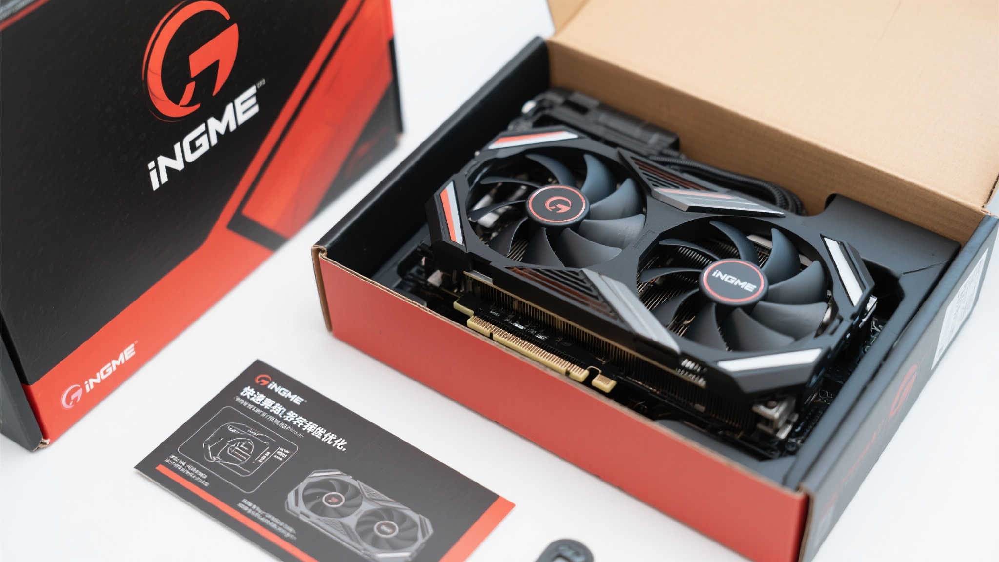 “双重突破帧率与画质:iGame RTX 5060 Advanced首发开箱” 另外,开箱后附带的快速安装指南也非常友好